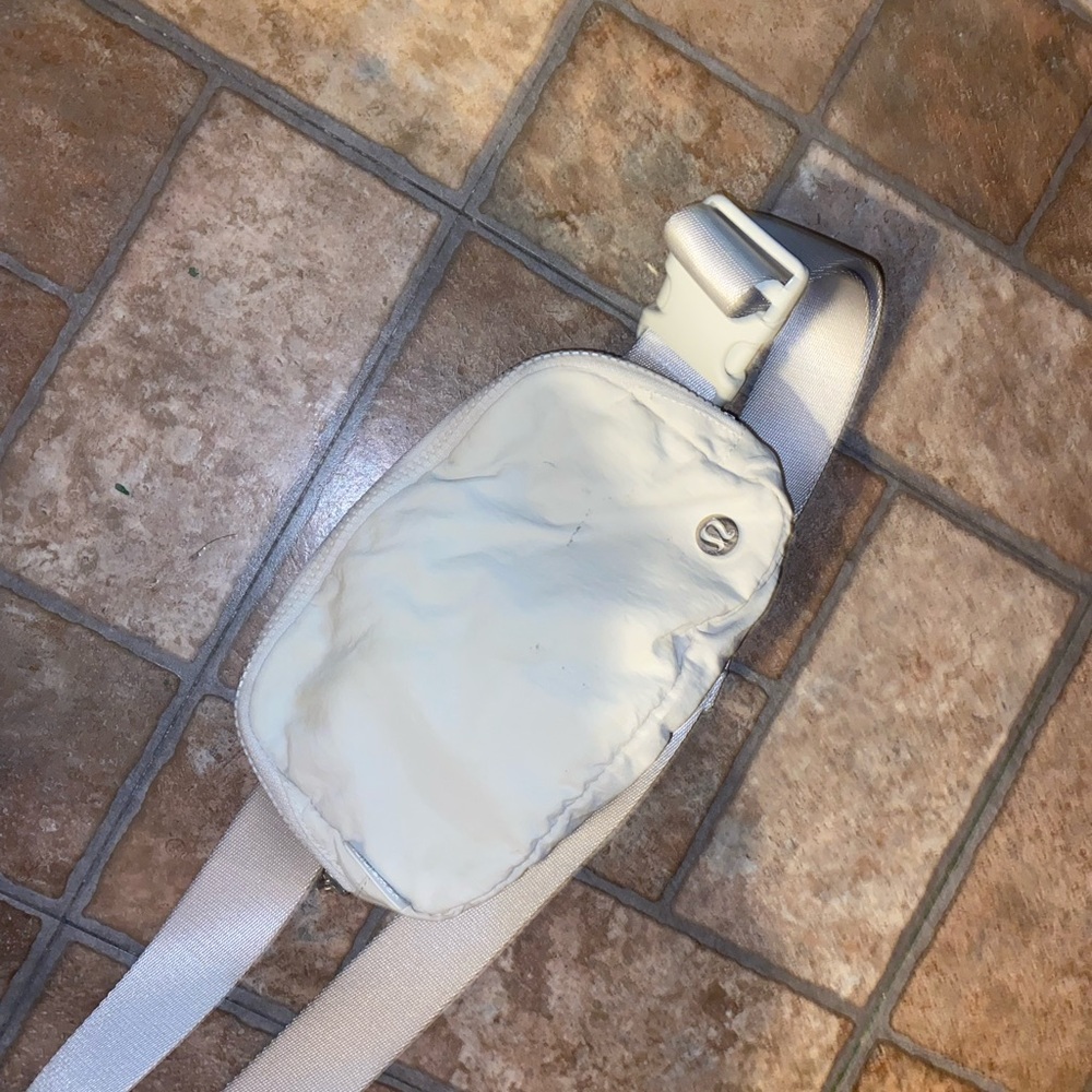 White Lululemon Fannypack